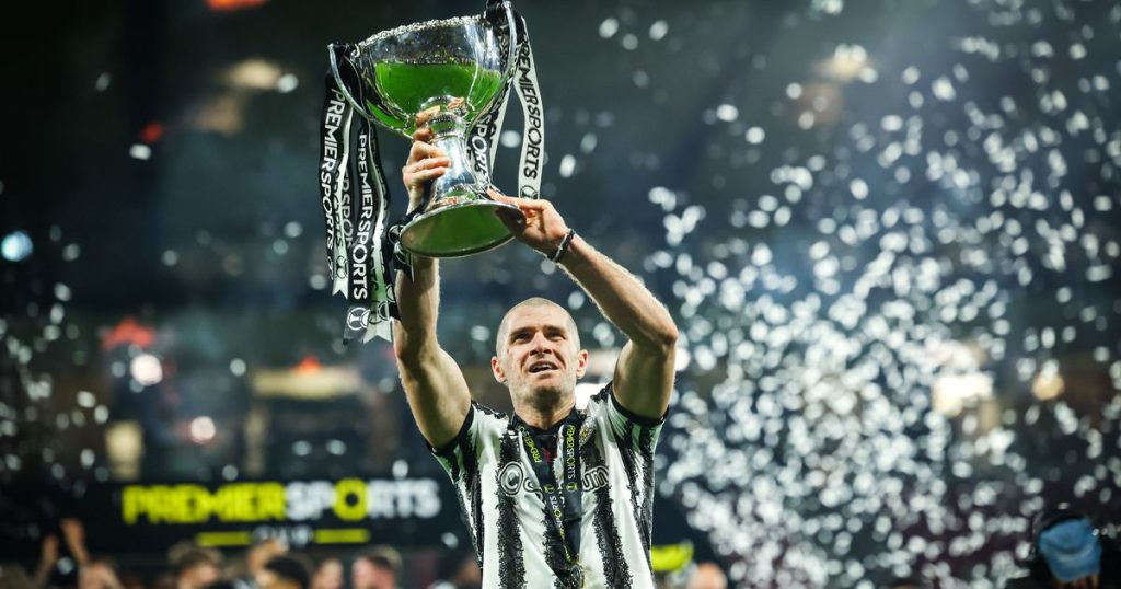 St Mirren încrezători înainte de confruntarea cu Rangers St Mirren intră pe terenul de la Ibrox duminică, având în spate o victorie istorică în Premier Sports Cup Final, unde i-au învins pe cei de la Celtic, încrederea jucătorilor fiind la cote ridicate