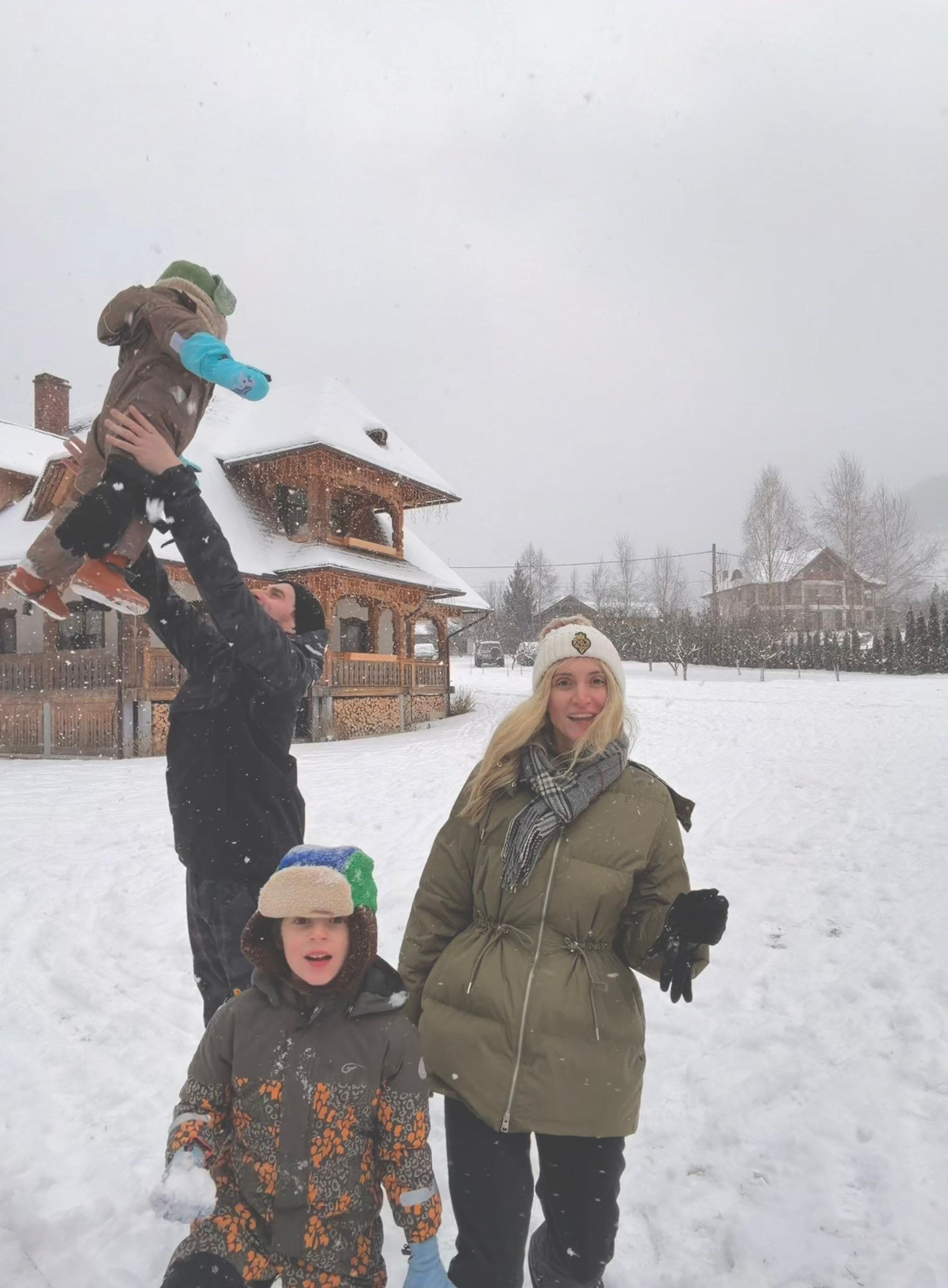 Persoana necunoscută urează La mulți ani