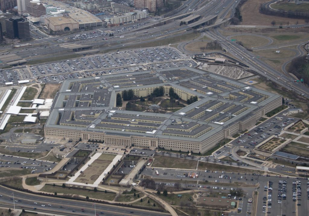 Pentagonul încheie un parteneriat strategic cu xAI, compania fondată de Elon Musk, pentru a implementa inteligența artificială avansată în domeniul militar și administrativ