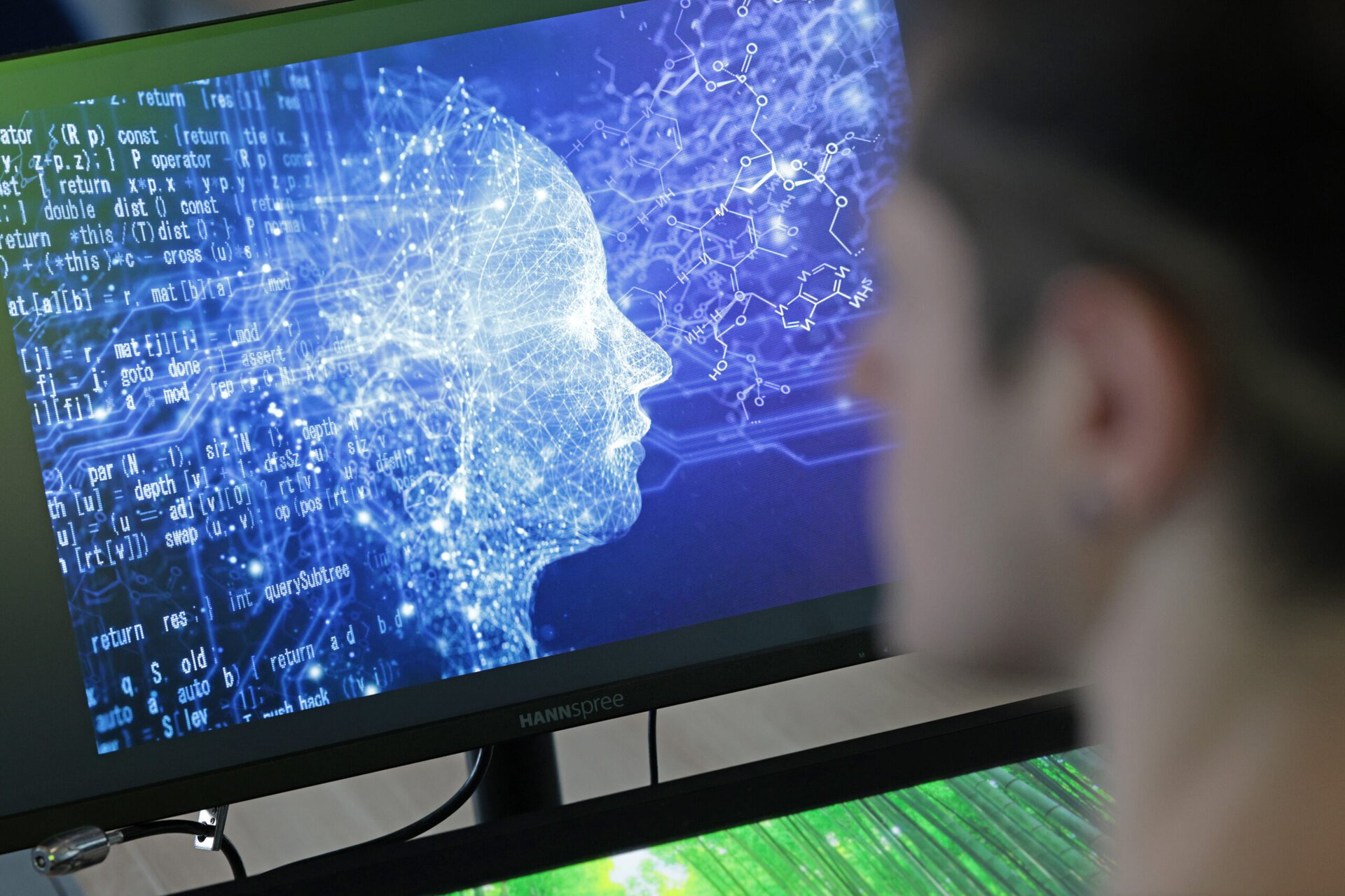 [ad_1] În cursul anului 2025, fenomenul deepfake a evoluat rapid, devenind o problemă tot mai complexă pentru utilizatori și autorități