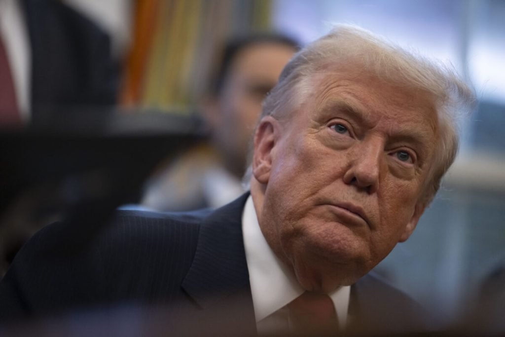 Donald Trump anunță o lovitură americană în Venezuela: o explozie majoră în portul de încărcare a drogurilor Președintele Statelor Unite, Donald Trump, a declarat luni că forțele americane au atacat o zonă din Venezuela utilizată pentru încărcarea bărcilor implicate în traficul de droguri