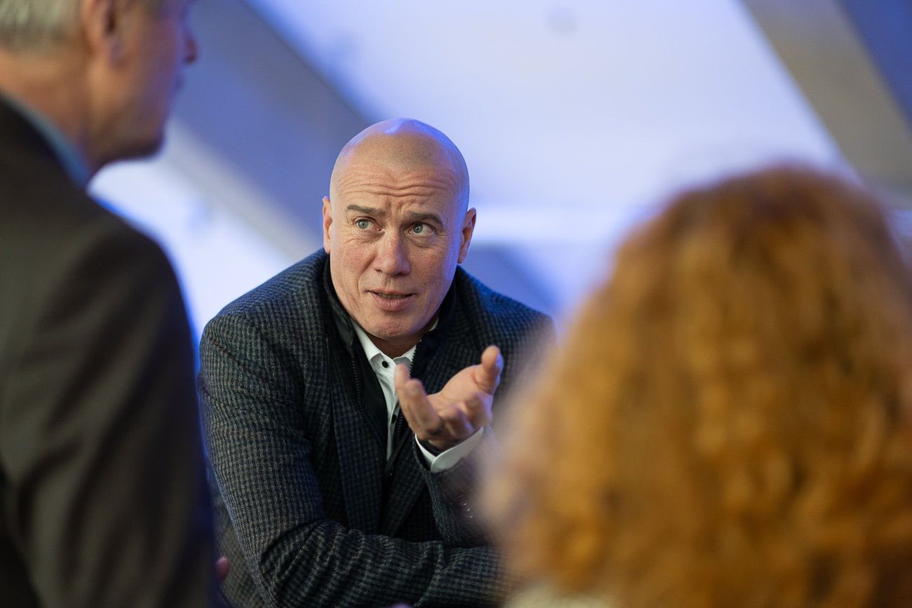 Ministrul Culturii susține că modificările la Legea drepturilor de autor nu vor afecta remunerația creatorilor, ci dimpotrivă, le-ar putea aduce beneficii suplimentare În contextul dezbaterilor aprinse din spațiul public privind modificările legii drepturilor de autor, ministrul Culturii, Andras Demeter, a venit cu o explicație clară și optimistă despre intențiile guvernului