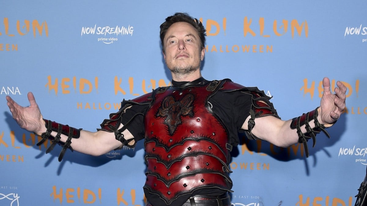 Tesla, compania simbol a revoluției electrice și a energiei sustenabile, a fost timp de ani de zile exemplul concludent al modului în care o idee inovatoare poate transforma o întreagă industrie