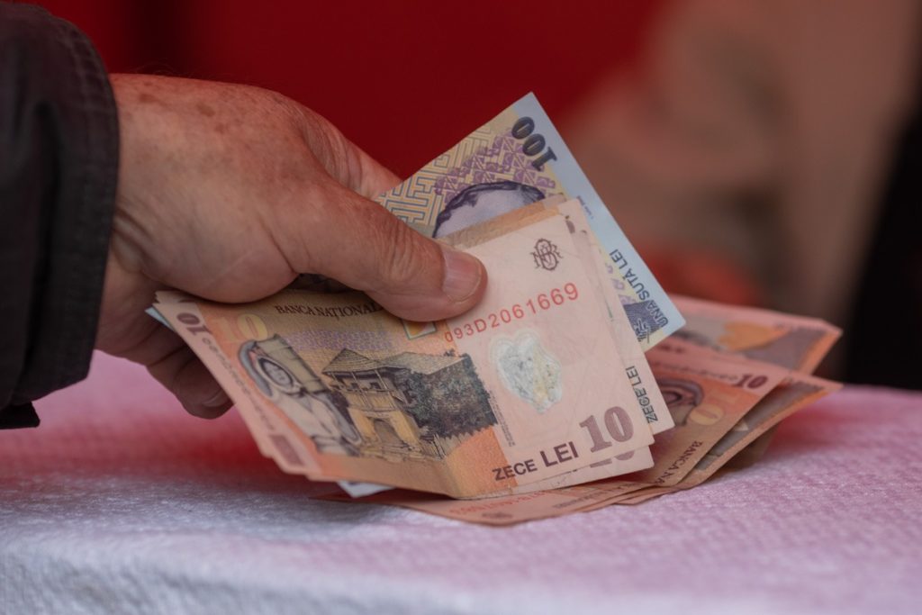 Guvernul decide plata a 5 zile din concediile medicale ale salariaților începând cu 2026