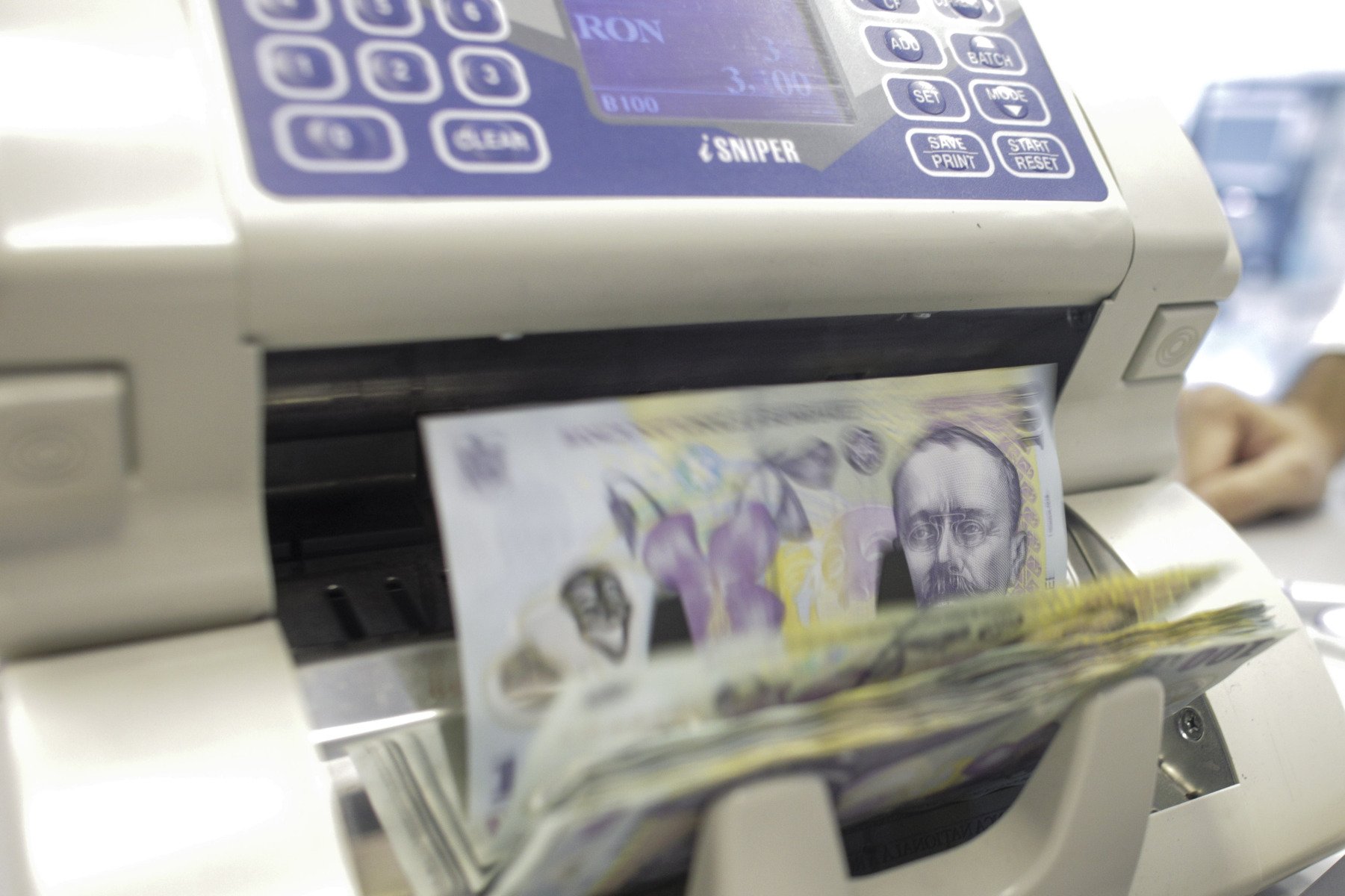 Deficitul bugetar după 11 luni, 6,4% din PIB, sub cel din 2022