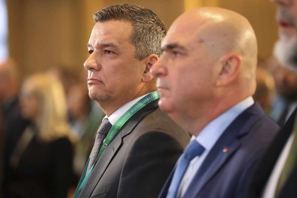 Ludovic Orban avertizează despre instabilitatea guvernamentală în contextul tensiunilor din coaliție Fostul premier Ludovic Orban a lansat un avertisment serios cu privire la situația politică actuală, susținând că guvernul de la București se află într-un punct critic, iar varianta unei guvernări minoritare devine inevitabilă dacă coaliția aflată la putere nu reușește să-și calmeze tensiunile și să găsească o soluție pentru revigorarea alianței