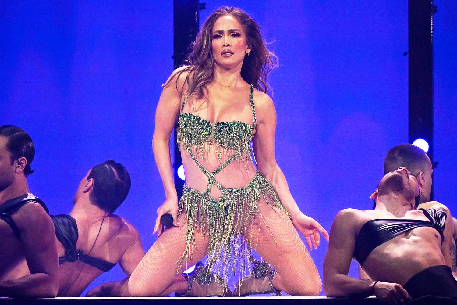 Jennifer Lopez răspunde criticilor la debutul residency-ului din Las Vegas Jennifer Lopez a stârnit o mare vâlvă la debutul residency-ului său „Up All Night” din Las Vegas, având loc pe 30 decembrie