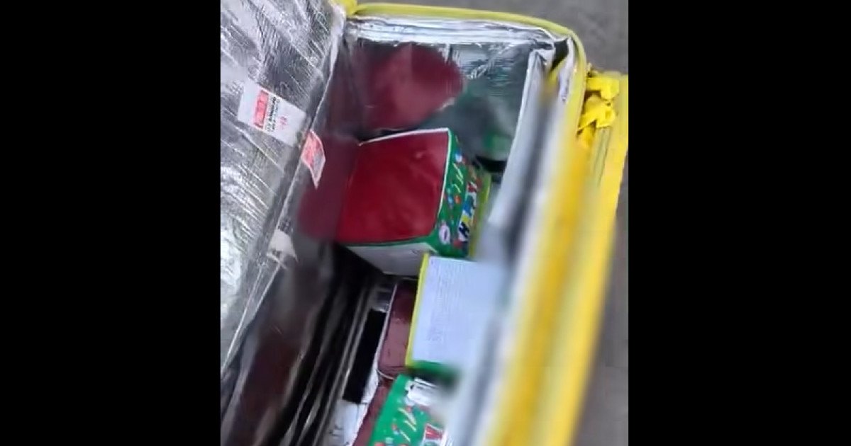 Peste 2.500 de articole pirotehnice confiscate de jandarmi în București Jandarmii din București au confiscat, în ultimele două zile, peste 2.500 de articole pirotehnice interzise, într-o acțiune desfășurată în diverse locuri din Capitală