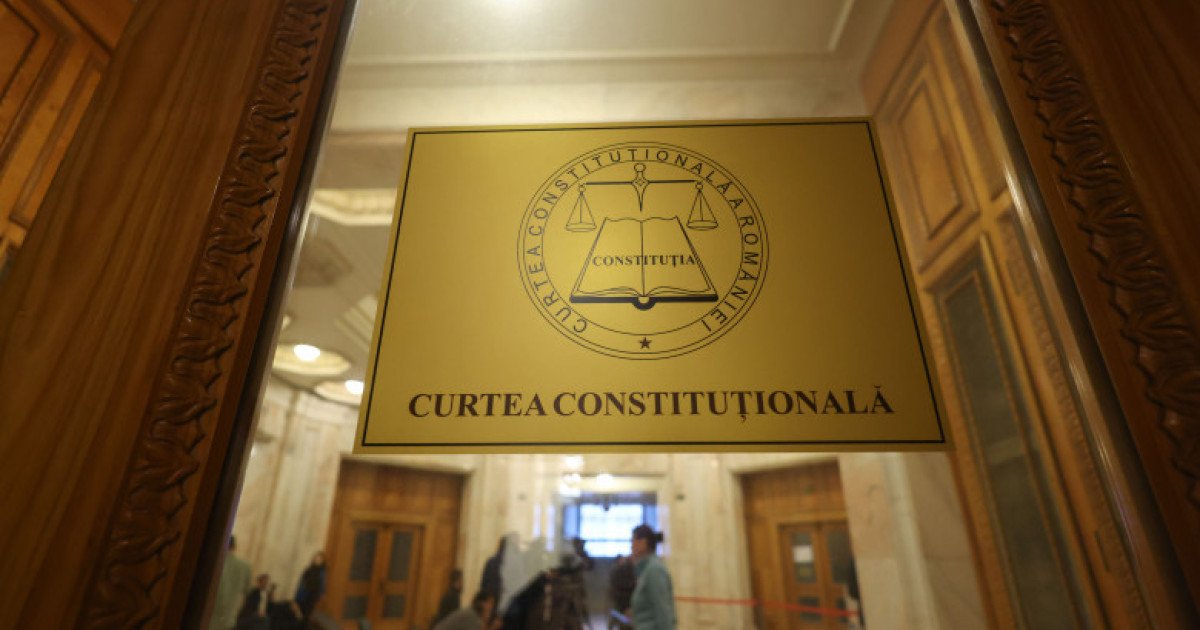 Suspendarea ședinței CCR: Decizii amânate pe fondul controversei pensiilor magistratilor Ședința Curții Constituționale a României (CCR) programată pentru duminică a fost suspendată, iar judecătorii sunt acum în fața unui nou termen ce ar putea interveni în ianuarie 2024