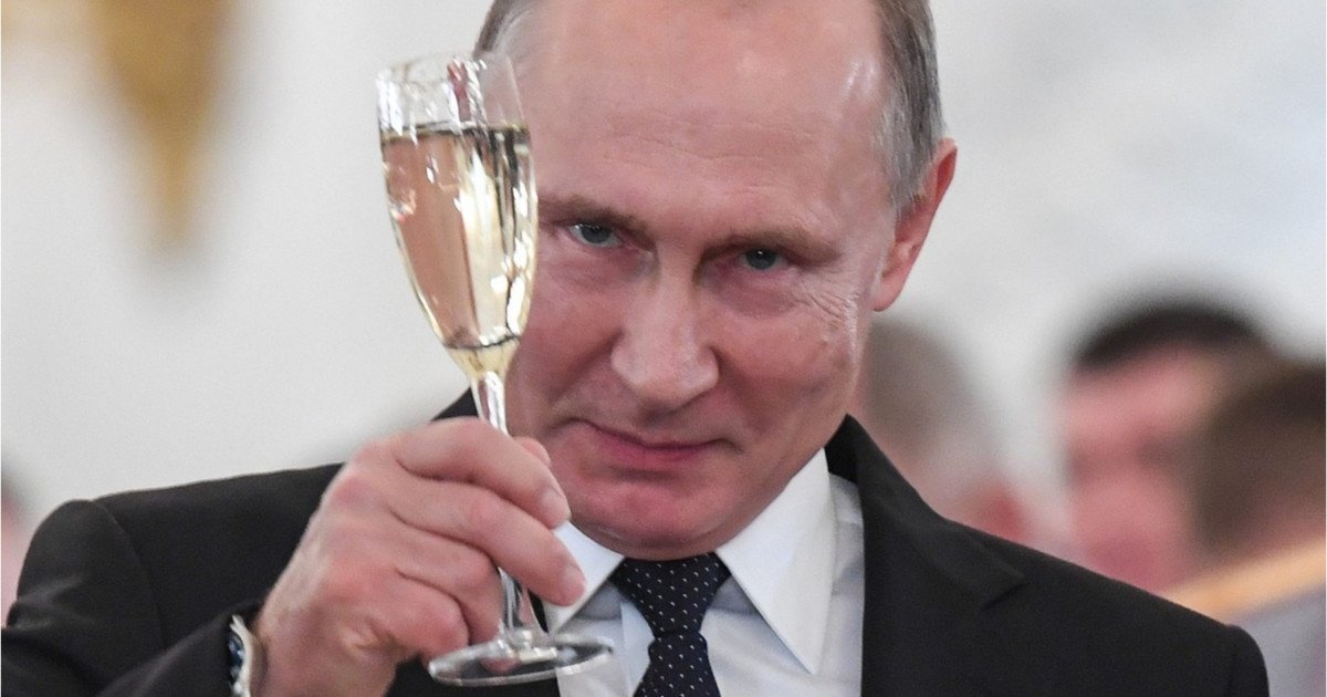 Discursul de Anul Nou al lui Putin: Un Mesaj Scurt, Dar Plin de Semnificație Președintele rus Vladimir Putin a transmis un mesaj de Anul Nou care a durat doar 3 minute și 21 de secunde, cel mai scurt discurs pe care l-a susținut de la începutul conflictului din Ucraina