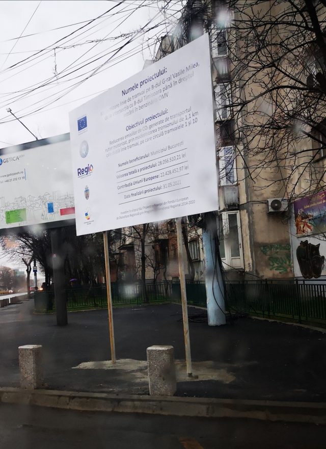 Dezvoltatorii care uită panoul de identificare, amendați pentru nereguli în construcții