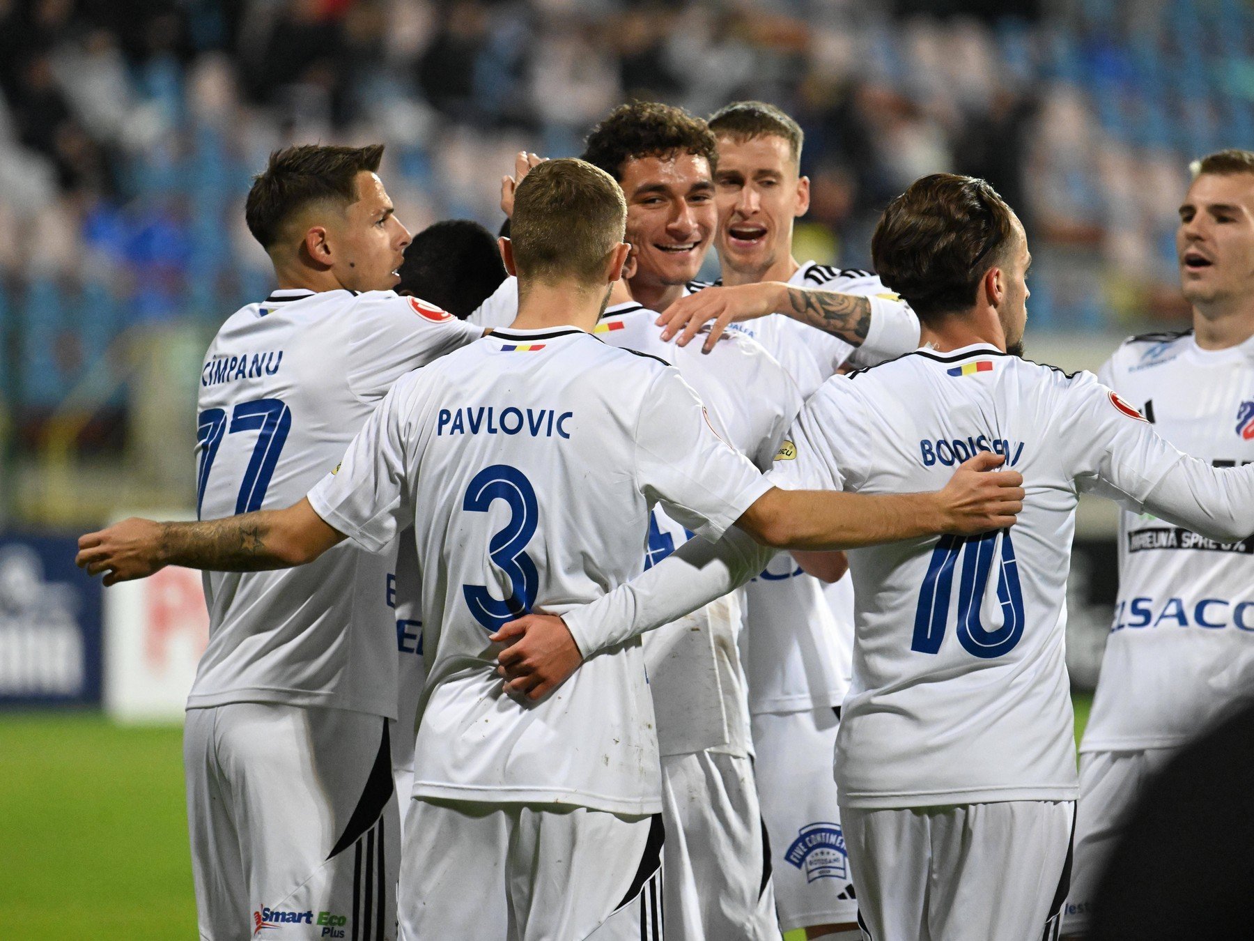 Patronul revelației din SuperLiga vrea să transfere doi fotbaliști care au rupt plasele în România: „El trebuie să se lupte la titlu”