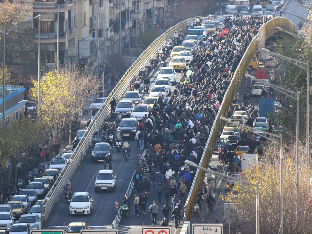 Iran protesters try to break into gov’t building as demonstrations continue | Protests News