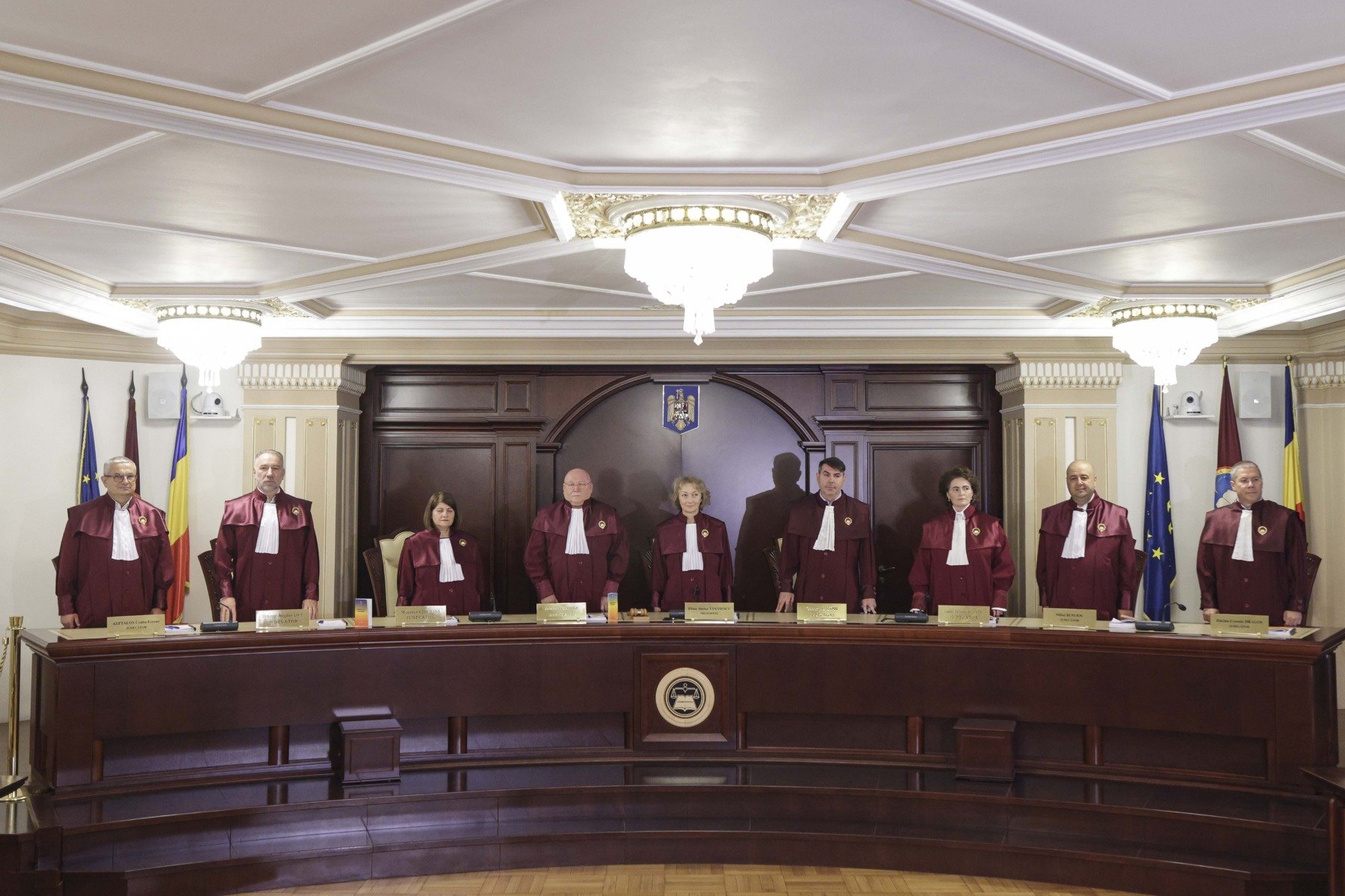 CCR va relua luni, la ora 10:00, discuțiile privind modificarea pensiilor magistraților, după două amânări, inclusiv o ultima duminică când patru judecători au ieșit din ședință. Curtea Supremă apreciază proiectul Guvernului Bolojan.