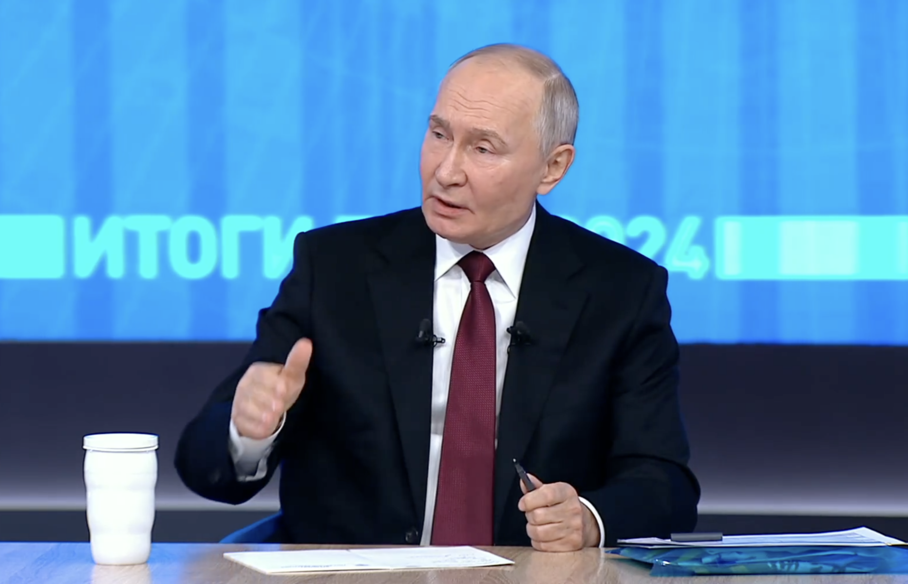 Vladimir Putin anunță o reevaluare a angajamentelor în contextul tensiunilor cu Ucraina și atacurilor asupra reședinței sale Președintele rus Vladimir Putin a informat luni oficialii americani, inclusiv pe președintele Donald Trump, despre intenția sa de a-și revizui poziția și angajamentele asumate anterior în cadrul negocierilor privind conflictul din Ucraina