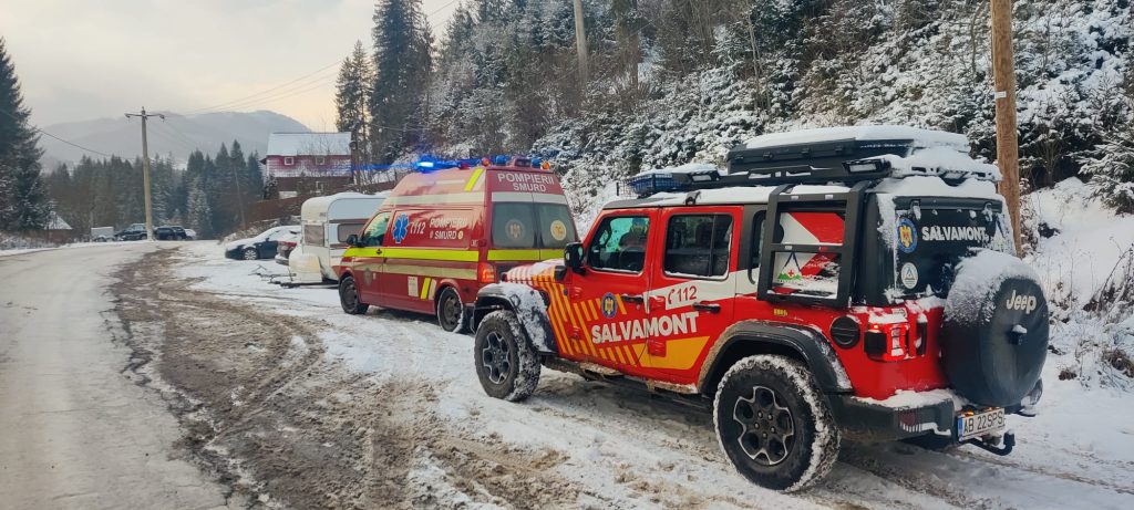 Zi de An Copleșită de Incidente în Munții Apuseni: Doi Turiști Răniți într-un Accidente cu ATV-ul în zona Arieșeni Ultima zi a anului 2023 a adus o intervenție de urgență în Munții Apuseni, unde doi turiști au suferit răni după ce ATV-ul în care se aflau s-a răsturnat în zona Galbena, pe limita dintre județele Alba și Bihor
