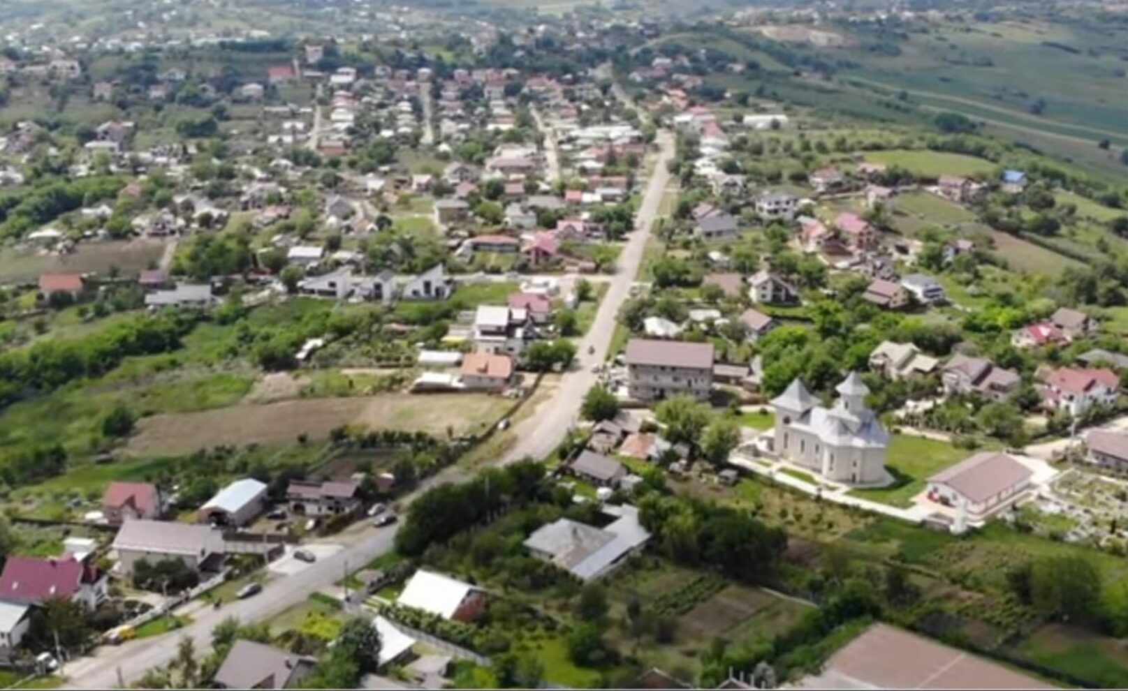 Un acces controversial în red snage mai mult decât un simplu conflict local: o dispută de ani de zile din comuna Rediu ajunge la finalul unui proces judecătoresc care evidențiază probleme majore în gestionarea autorizațiilor edilitare și în respectarea procedurilor legale