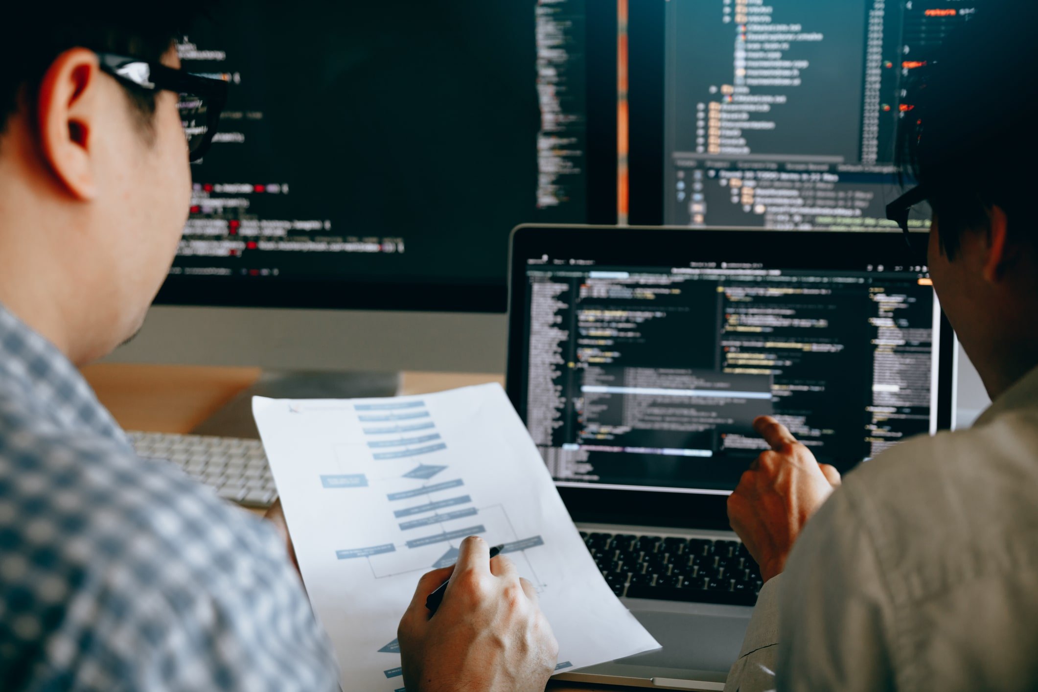 Inteligența artificială schimbă fundamental modul în care muncim, eforturile celor mai mari jucători din domeniu indicând o transformare de proporții