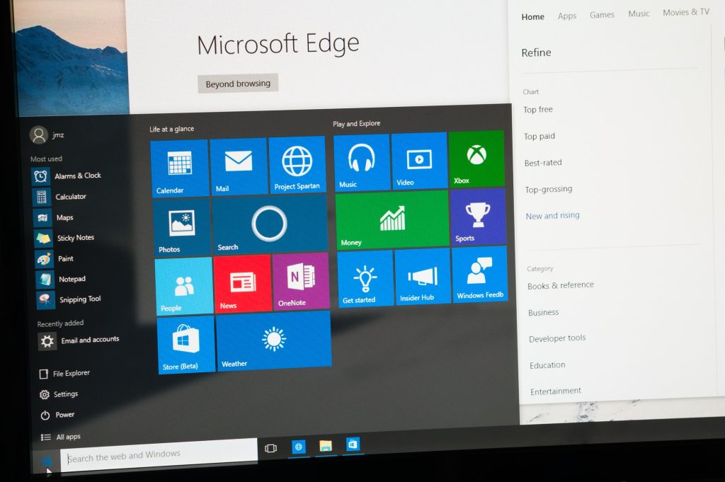 Deși Microsoft a întrerupt suportul tehnic pentru mai multe versiuni ale Windows 10 în urmă cu aproape două luni, trecerea utilizatorilor către Windows 11 pare să avanseze mai lent decât s-ar fi așteptat compania