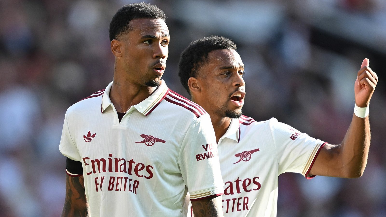 Gabriel și Timber, pregătiți să înfrunte Aston Villa!