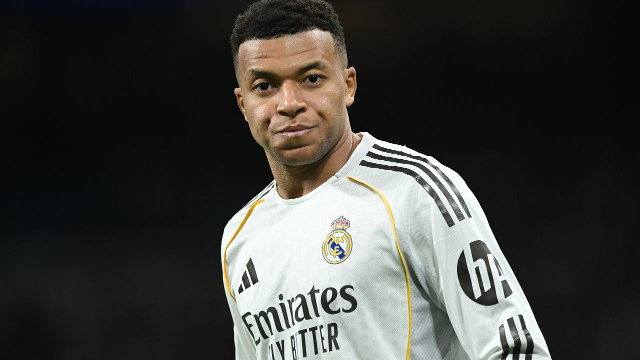 Mari Probleme pentru Real Madrid la Începutul Anului 2026 Real Madrid se află într-o situație delicată la începutul anului 2026, după ce superstarul Kylian Mbappe a suferit o accidentare gravă în timpul antrenamentelor