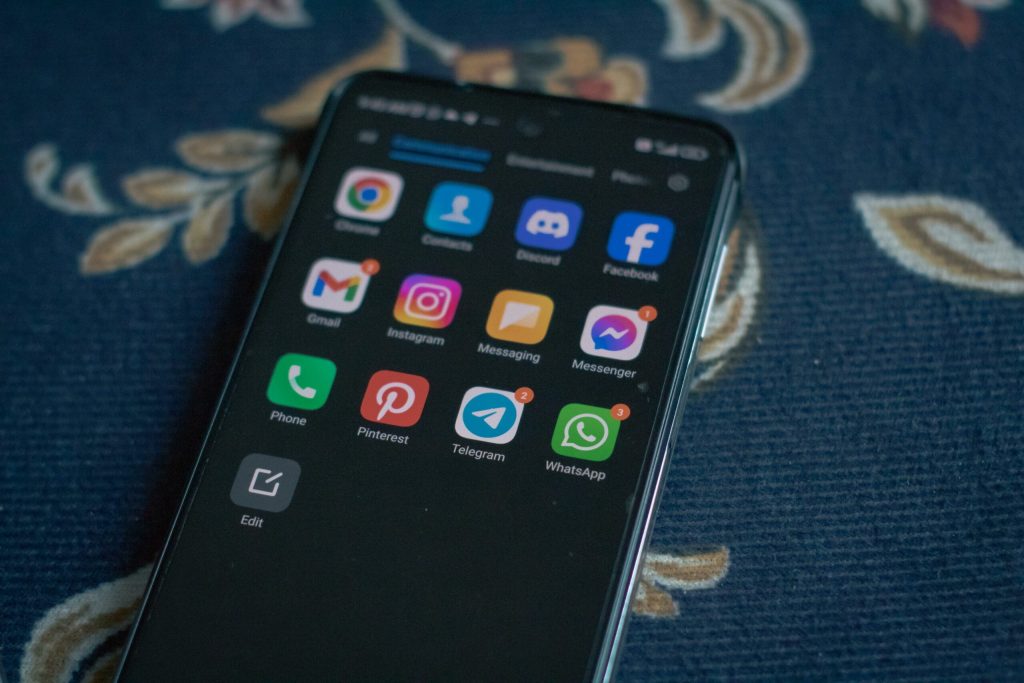 Un pachet periculos folosit pentru spionaj digital a fost identificat recent în cadrul platformei Node Package Manager (npm), cea mai utilizată pentru distribuirea bibliotecilor și modulelor în ecosistemul JavaScript
