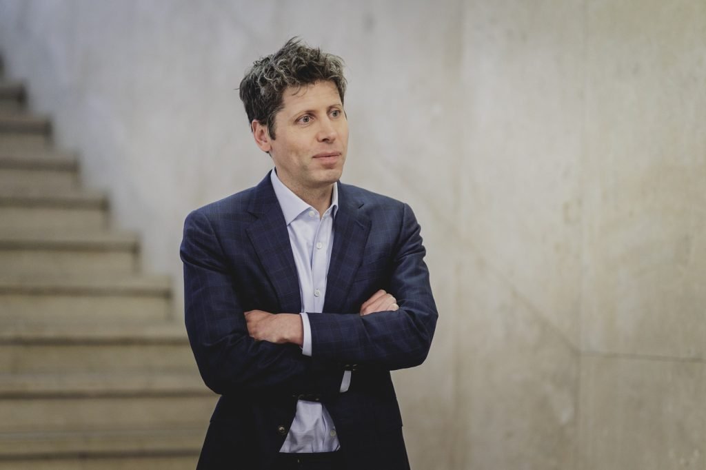 Sam Altman, CEO-ul OpenAI și unul dintre cei mai influenți lideri din domeniul inteligenței artificiale, se pregătește să facă un pas radical în direcția tehnologiei spațiale, în încercarea de a solutiona criza energetică generată de extinderea centrelor de date pentru AI