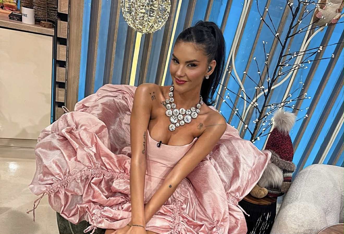 Ramona Olaru revine în atenția publicului: de la începuturi modeste la succesul în televiziune Ramona Olaru, asistenta binecunoscută de la „Neatza”, a acordat recent un interviu în care a împărtășit detalii inedite despre viața sa, de la un trecut plin de provocări până la strălucirea zilelor noastre