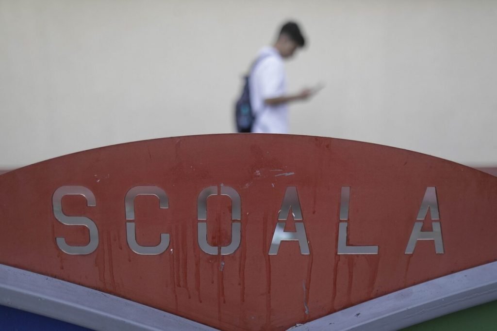 Peste 200 de elevi romi din județul Arad vor beneficia, în următoarele luni, de un amplu program de sprijin social și educațional, menit să pună bazele unei incluziuni reale și să reducă decalajele profesionale și socio-economice din comunitate