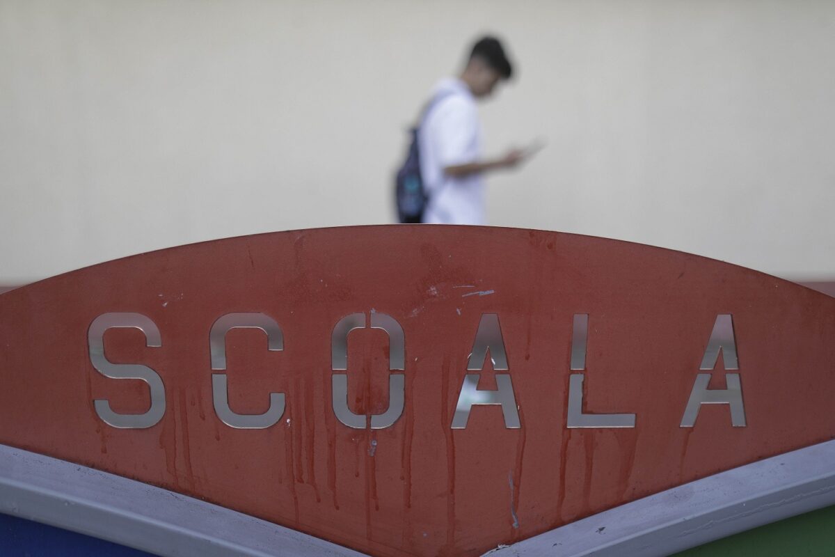 Peste 200 de elevi romi din județul Arad vor beneficia, în următoarele luni, de un amplu program de sprijin social și educațional, menit să pună bazele unei incluziuni reale și să reducă decalajele profesionale și socio-economice din comunitate