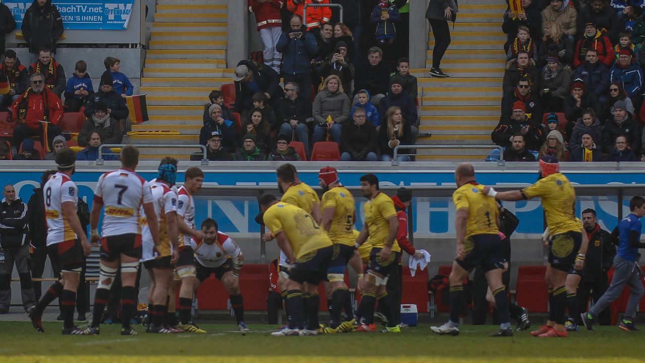 Johan van Heerden, revelația Dinamo și a echipei naționale Johan van Heerden, tânărul talent din fotbalul românesc, a captivat atât fanii clubului Dinamo, cât și susținătorii echipei naționale prin prestațiile sale remarcabile