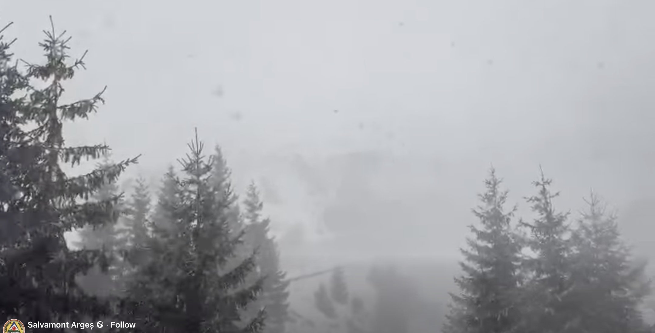 Patru turiști din Moldova blocați în refugiul Călțun în drumul lor spre vârful Negoiu; salvamontiștii nu pot interveni până luni dimineața din cauza vremii nefavorabile