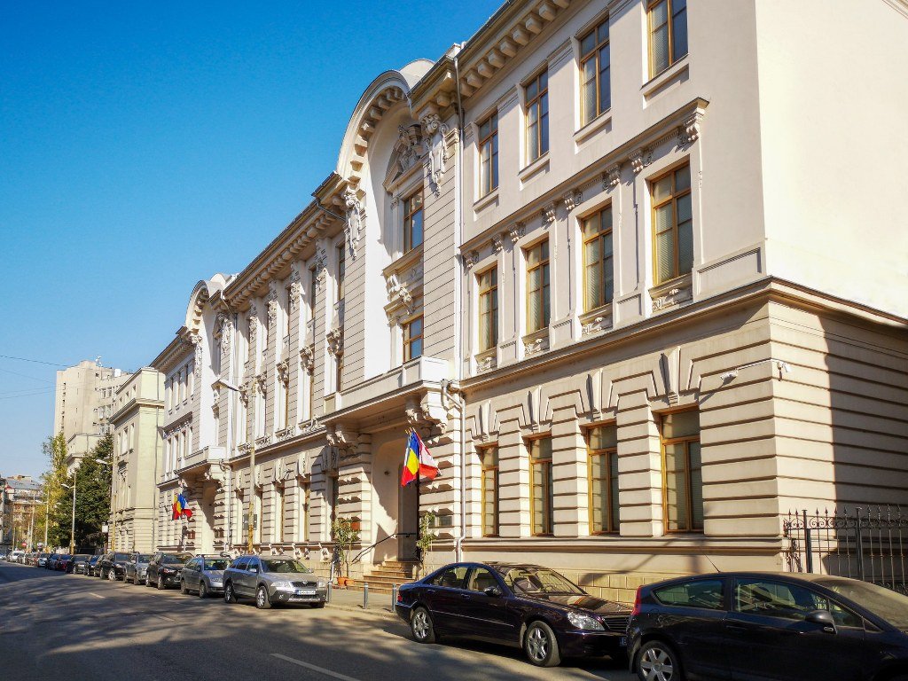 Începutul Admisiei la ASE: peste 7.800 de locuri disponibile pentru studenți Universitatea de Arhitectură și Științe Economice din București (ASE) deschide larg porțile pentru admiterea din această vară, cu un total de peste 7.800 de locuri pentru candidați