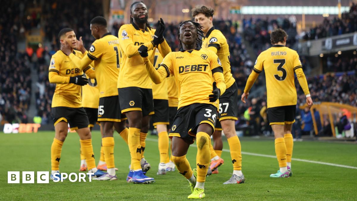 Wolves, în criză: Încă un sezon fără victorie în Premier League Wolverhampton Wanderers se află într-o situație dramatică în Premier League, începând sezonul cu o serie de rezultate dezamăgitoare
