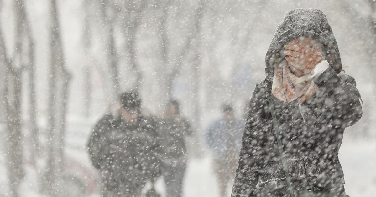 Vreme severă în sudul și centrul țării: cod portocaliu pentru ninsori și viscol Meteorologii din cadrul Administrației Naționale de Meteorologie (ANM) au emis un cod portocaliu de vreme severă pentru zonele deluroase și montane din sudul și centrul României