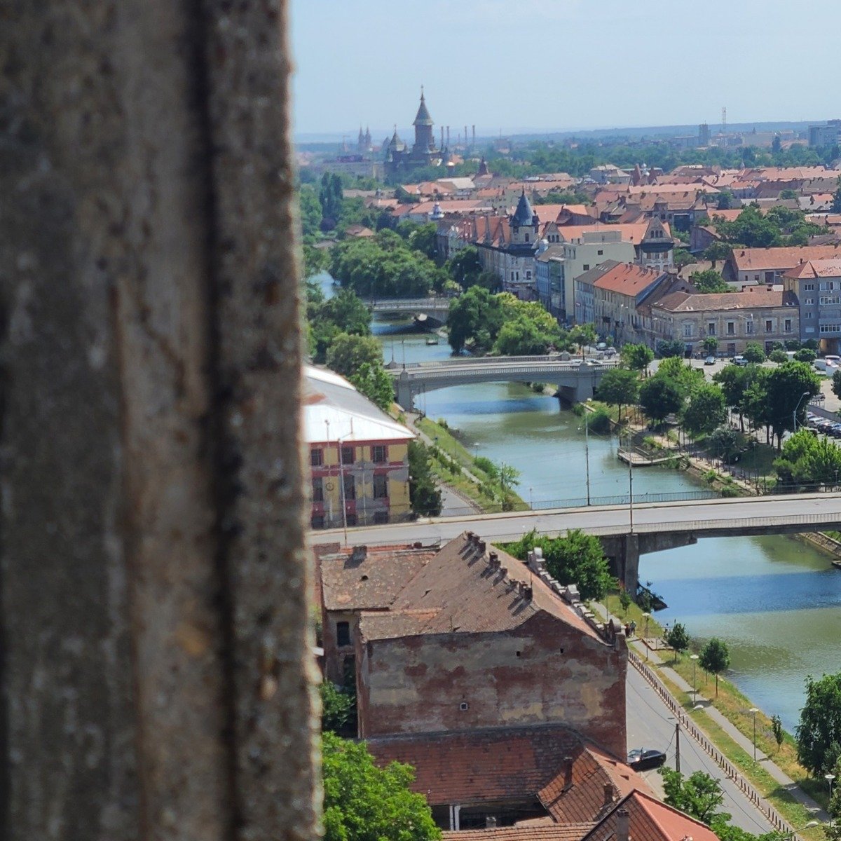 Primăria Timișoara anunță deschiderea oficială a unei etape importante în modernizarea unui cartier emblematic, zona Mocioni/Sinaia/Kuttel din Iosefin, o investiție de peste 14,5 milioane de euro care marcheză un pas decisiv spre revitalizarea spațiilor publice locale