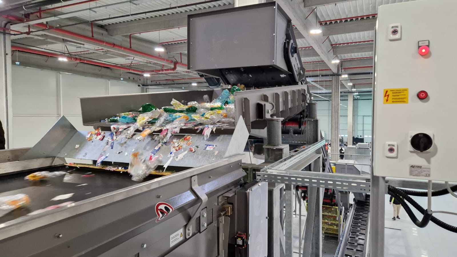 Ilfovul, județul limitrof Bucureștiului, devine tot mai dependent de ambalajele din plastic, în condițiile în care situația crizelor legate de apa potabilă a devenit din ce în ce mai acută în această zonă