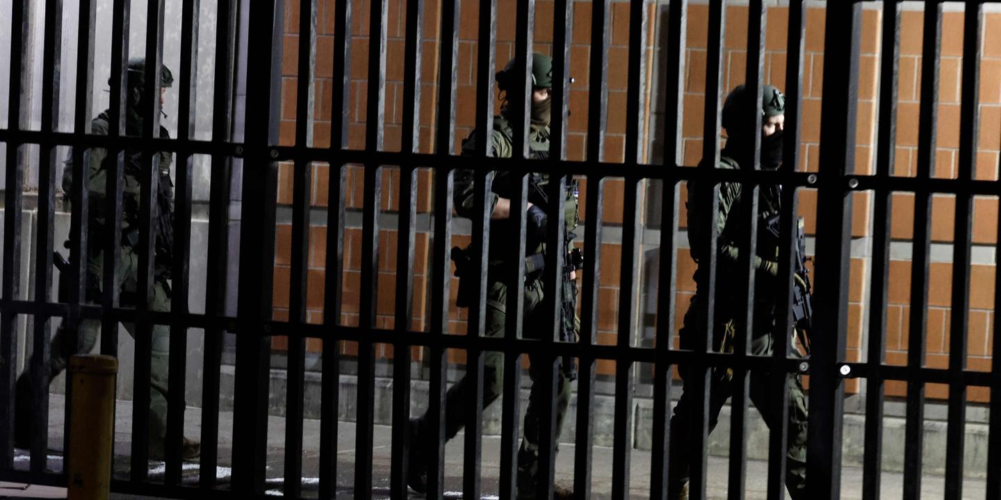 Columbia își întărește granițele cu Venezuela Columbia a mobilizat sâmbătă trupe și echipamente militare pentru a întări granița cu Venezuela, într-o reacție la recentele tensiuni accentuate de intervenția militară americană la Caracas