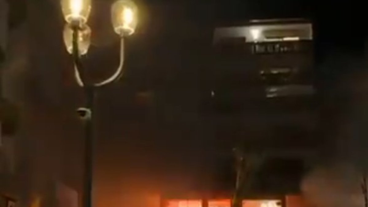 Explozie devastatoare în Crans-Montana: Zeci de victime la un restaurant de lux Cel puțin 40 de persoane au murit și aproximativ 100 au fost rănite într-o explozie tragică care a avut loc la restaurantul „Le Constellation” din stațiunea montană Crans-Montana, Elveția, în noaptea de Revelion