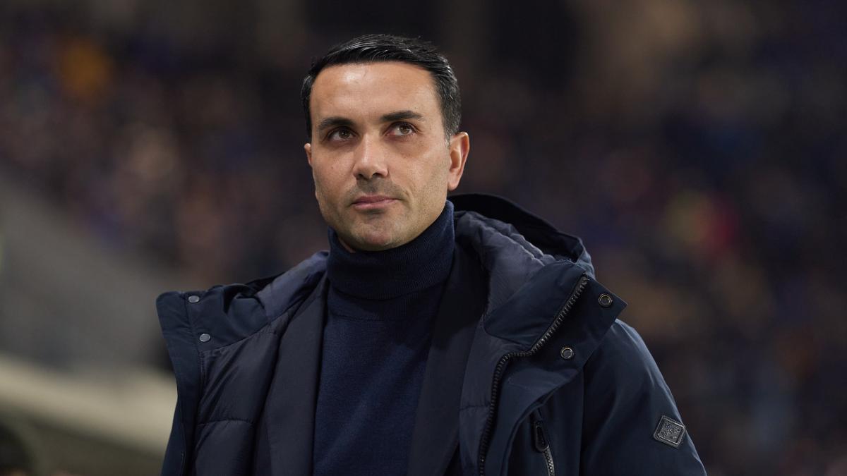 Decizia controversată a arbitrajului în Atalanta-Roma: Fabbri stârnește polemici la Bergamo Arbitrul Marco Fabbri a provocat un val de controverse în urma deciziei sale de a anula o reușită în cadrul meciului Atalanta-Roma, un eveniment care a eclipsat atmosfera de sărbătoare din sânul fanilor gazdelor