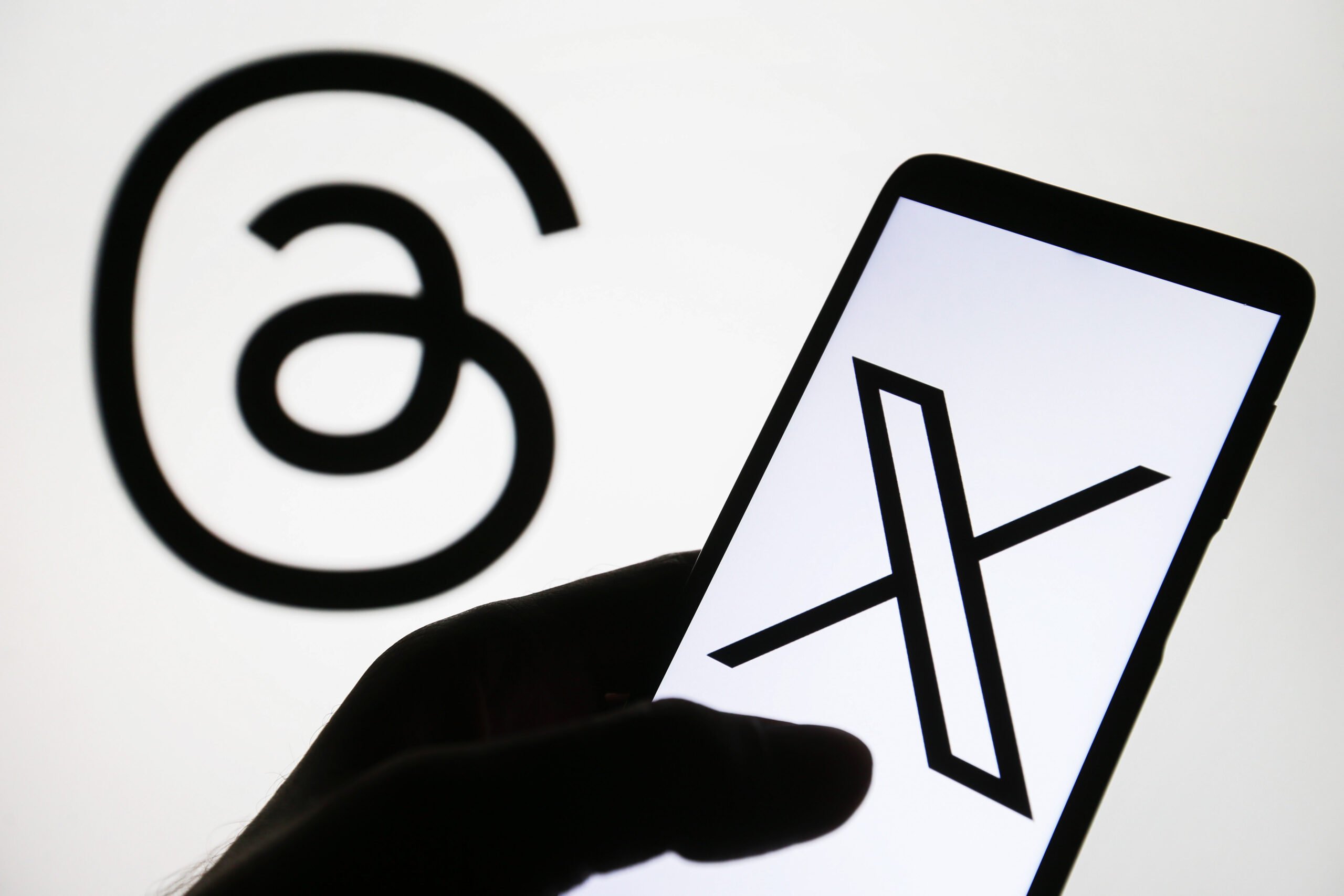 Threads depășește X pe mobil, potrivit datelor Similarweb
