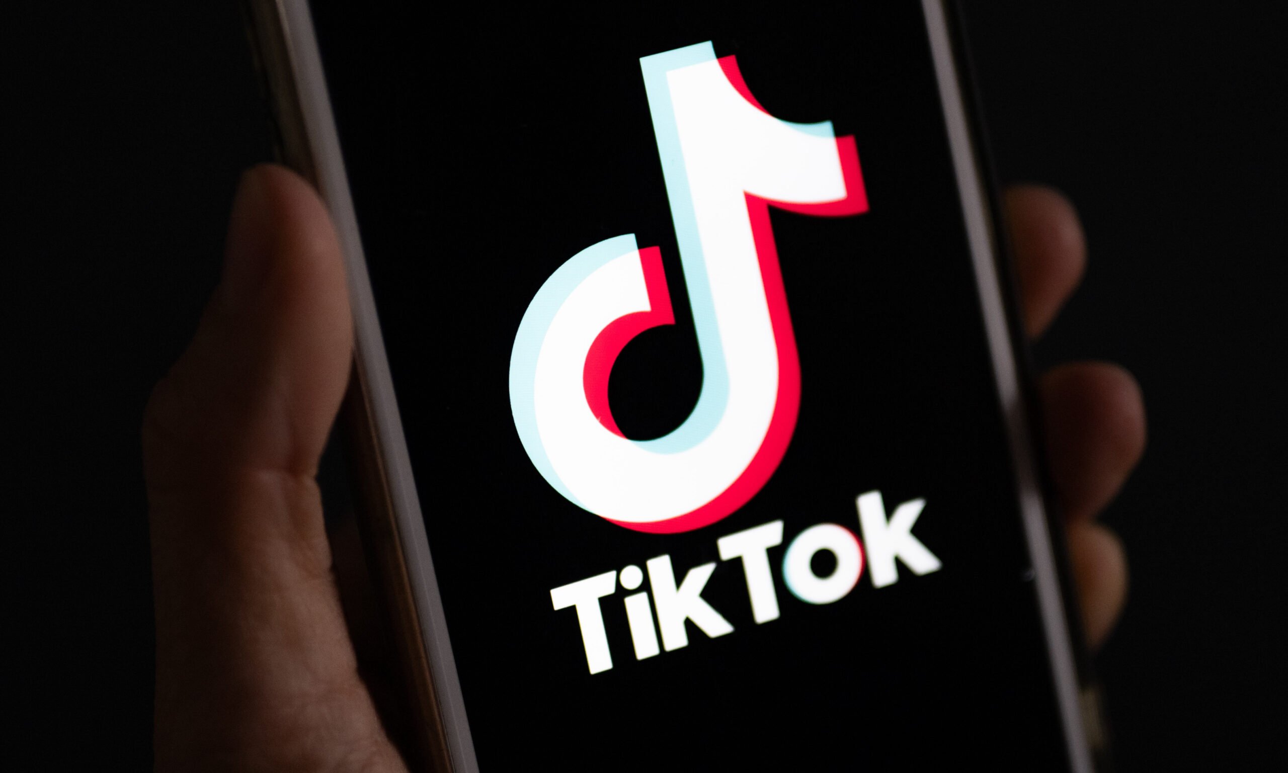 TikTok introduce tehnologia de detectare a vârstei în Europa pentru a combate utilizarea în rândul minorilor Într-o mișcare menită să răspundă presiunilor din partea autorităților și să îmbunătățească protecția utilizatorilor tineri, TikTok va lansa în următoarele săptămâni o tehnologie nouă de identificare a vârstei în Europa