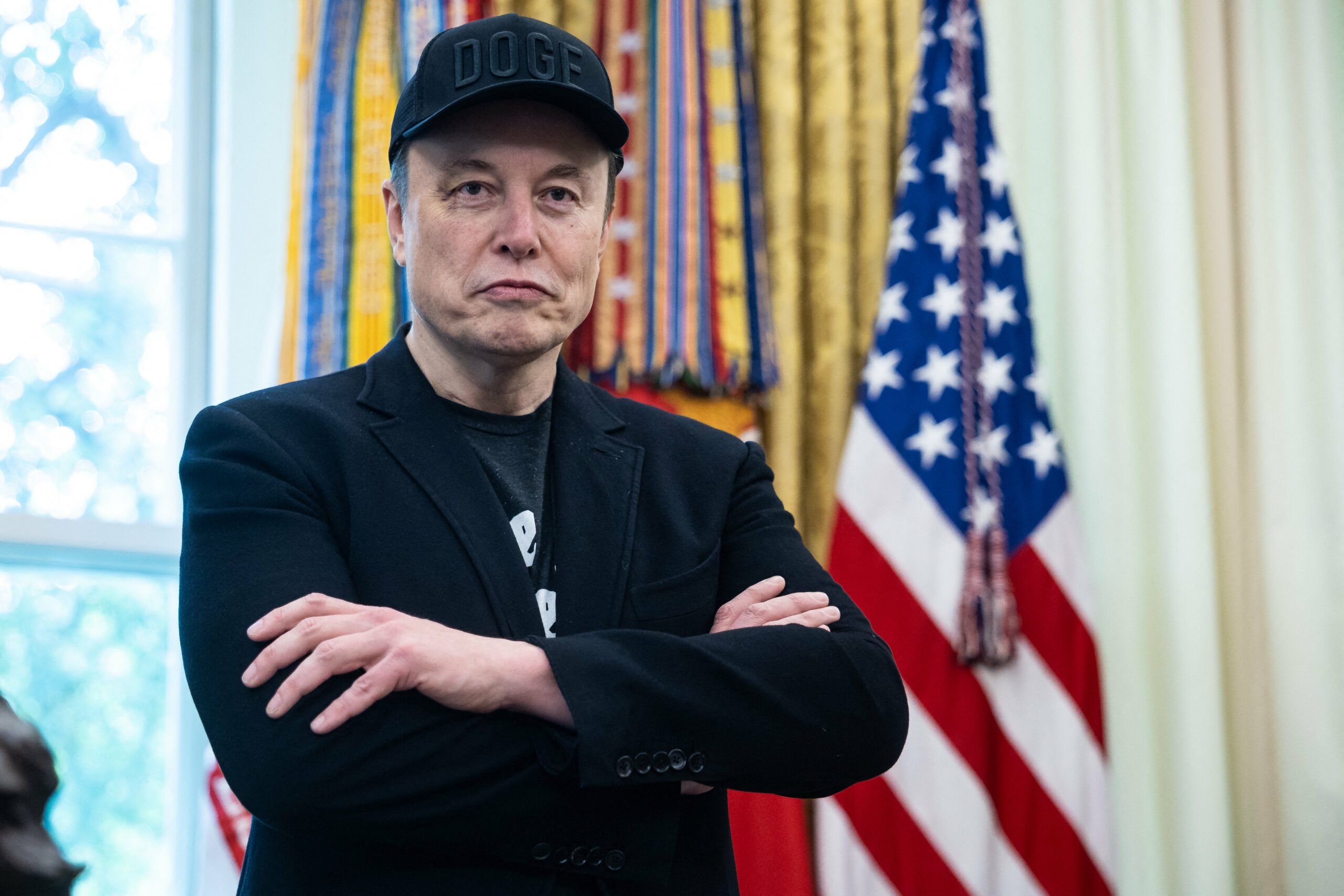 Elon Musk avertizează că utilizarea AI pentru conținut ilegal pe platforma X va avea consecințe legale Fondatorul Tesla și CEO-ul SpaceX, Elon Musk, face o nouă demonstrație de fermitate în privința responsabilității utilizatorilor platformei X, fosta Twitter, în contextul noii sale funcționalități de inteligență artificială, denumită Grok