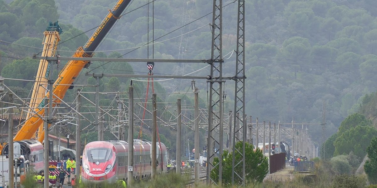 Accident-tren-feroviar-spania.jpg - ReactiveNews