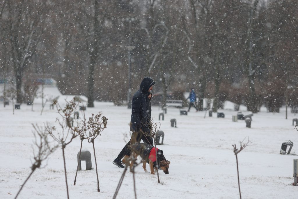 Noi avertizări meteo de ninsori, lapoviță și ploi în peste jumătate din țară – HARTĂ