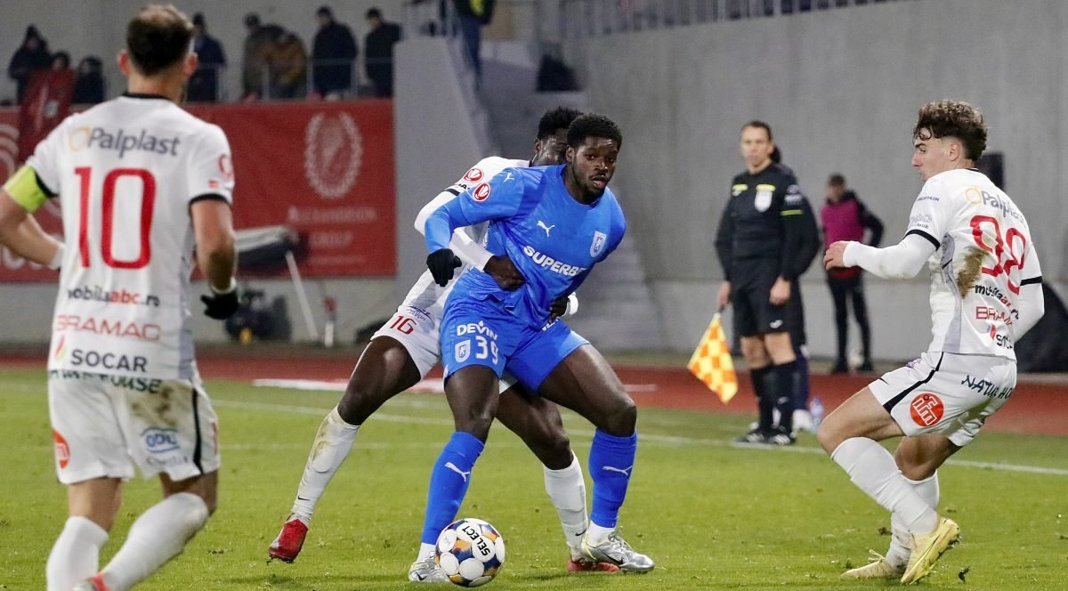 Steven Nsimba își face loc în lista de transferuri de la Craiova!