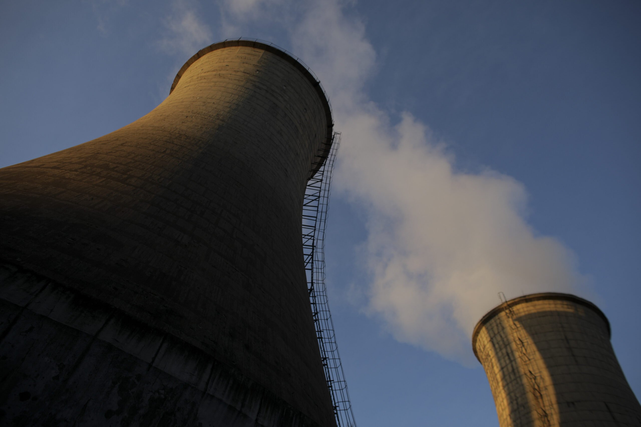 Centralele de termoficare din București funcționează într-un ritm dezechilibrat și peste limitele tehnice de siguranță, probleme accentuate de condițiile meteorologice extreme și de deficiențele sistemului de distribuție a agentului termic