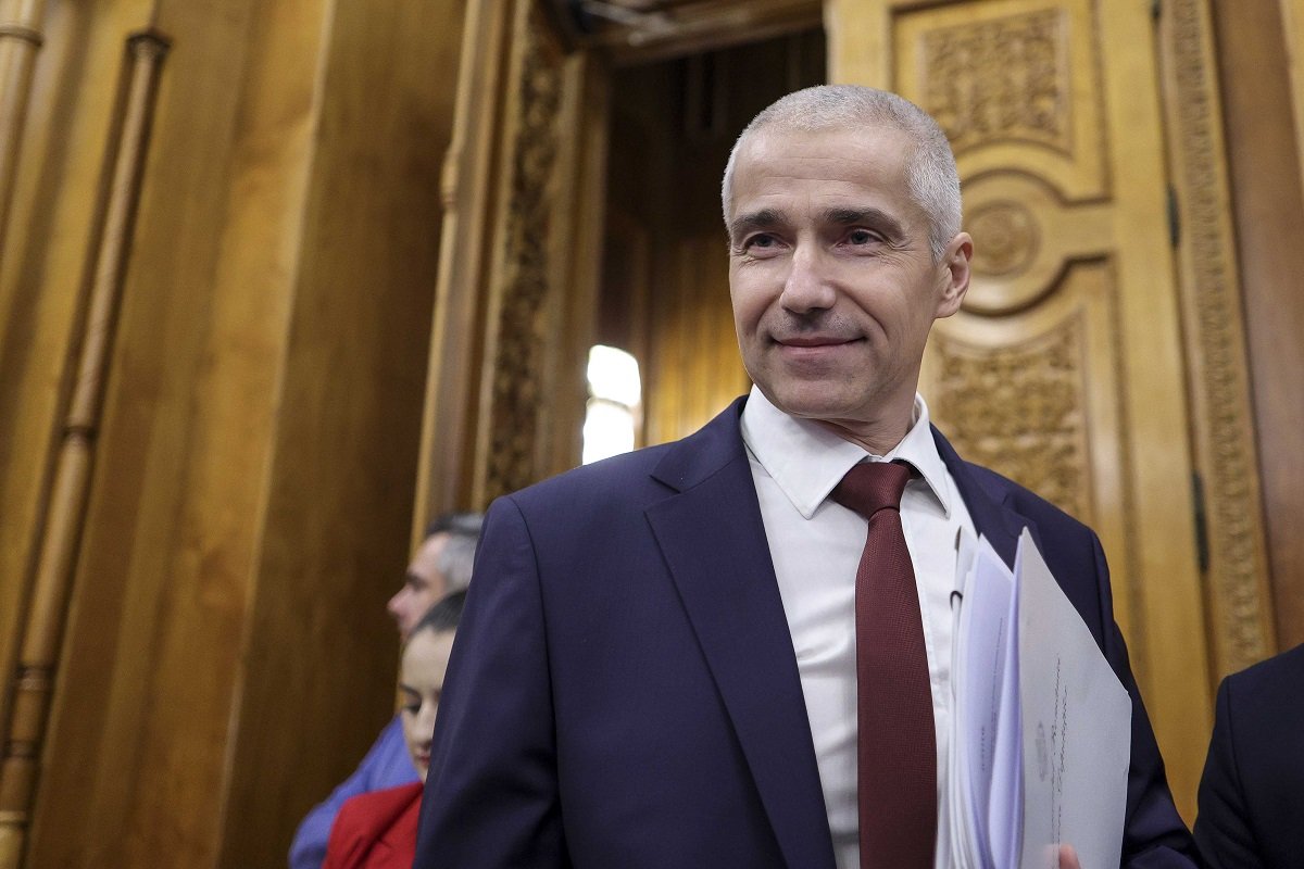 Ministrul Justiției: Resursele pentru protejarea deținuților cu permisii sunt insuficiente, dar incidentele sunt extrem de rare O evadare spectaculoasă din Penitenciarul Rahova, în care un deținut de cetățenie turcă a reușit să fugă după primește permisie, a readus în discuție problemele legate de supravegherea și resursele alocate pentru deținuți aflați în proces de reintegrare socială