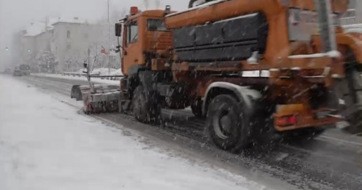 „O iarnă autentică.” Urmează zile cu ninsori, viscol și polei, se depune strat gros de zăpadă. Cât mai ține vremea rea