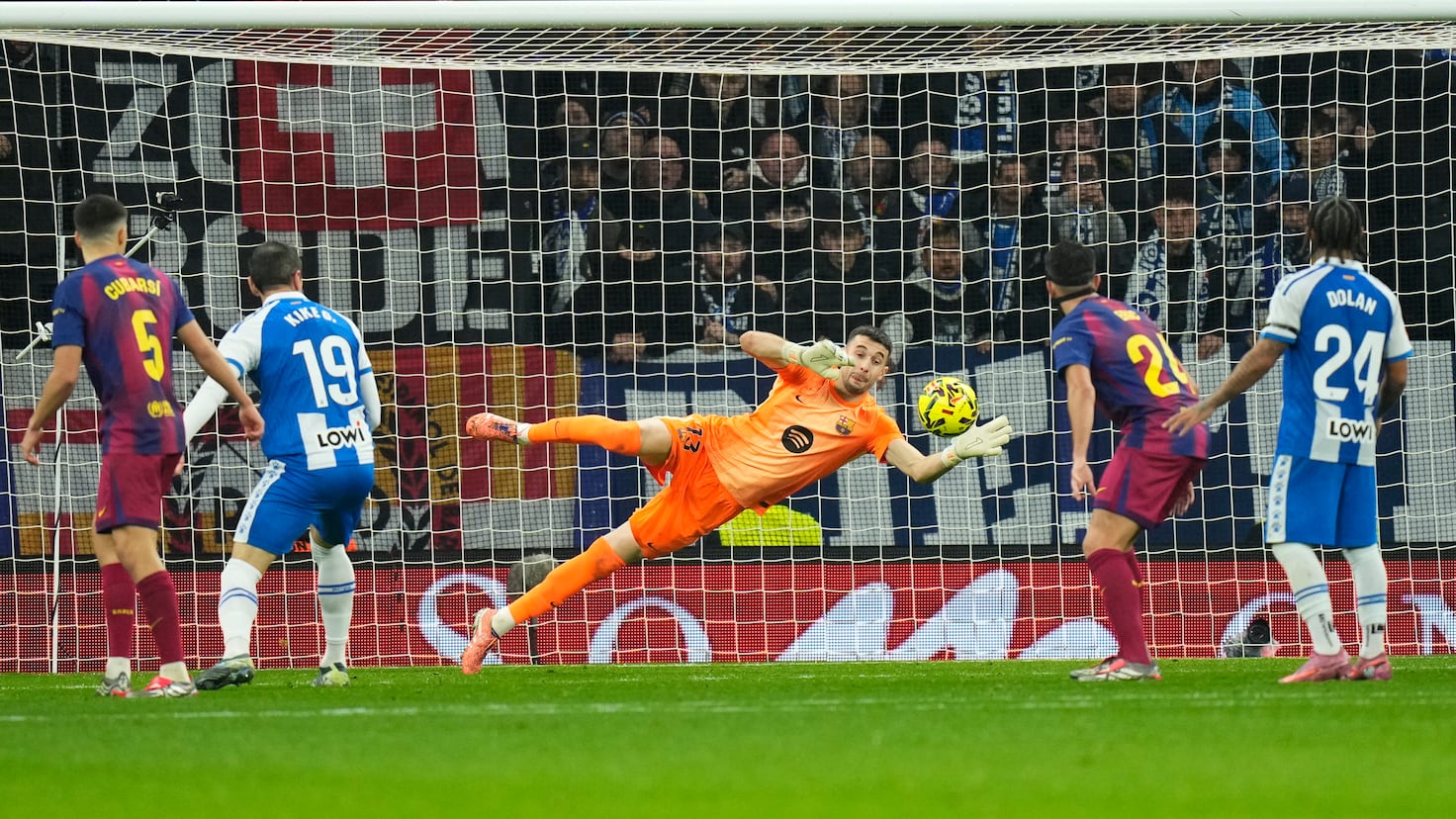 Barça își continuă seria victorioasă, iar Joan García strălucește în derby-ul catalan FC Barcelona a obținut o victorie concludentă de 0-2 împotriva rivalilor de la Espanyol, consolidându-și poziția de lider în LaLiga și continuându-și seria de nouă victorii consecutive
